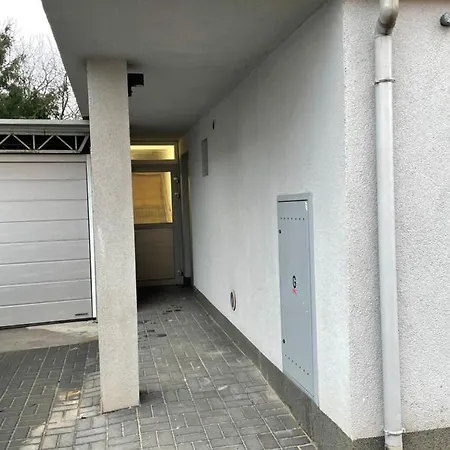 Komorniki Apartment *